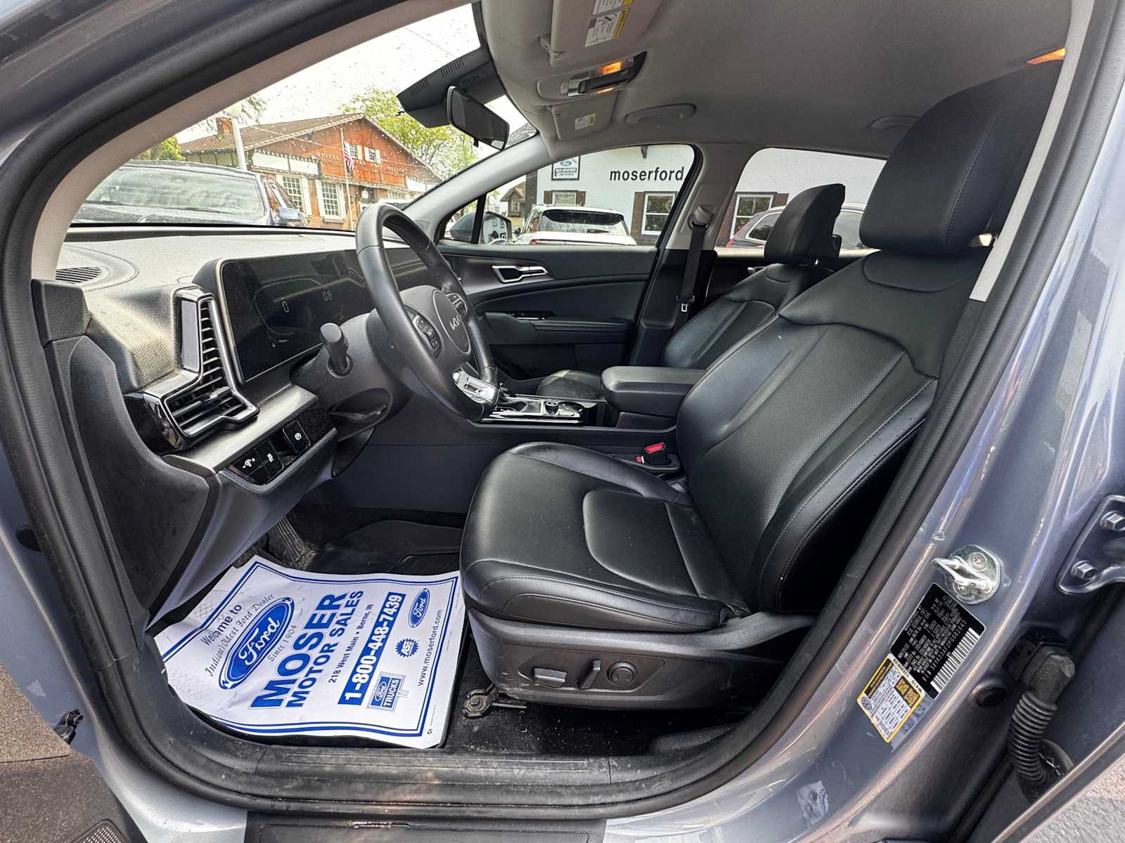 Used 2023 Kia Sportage EX FWD image 2
