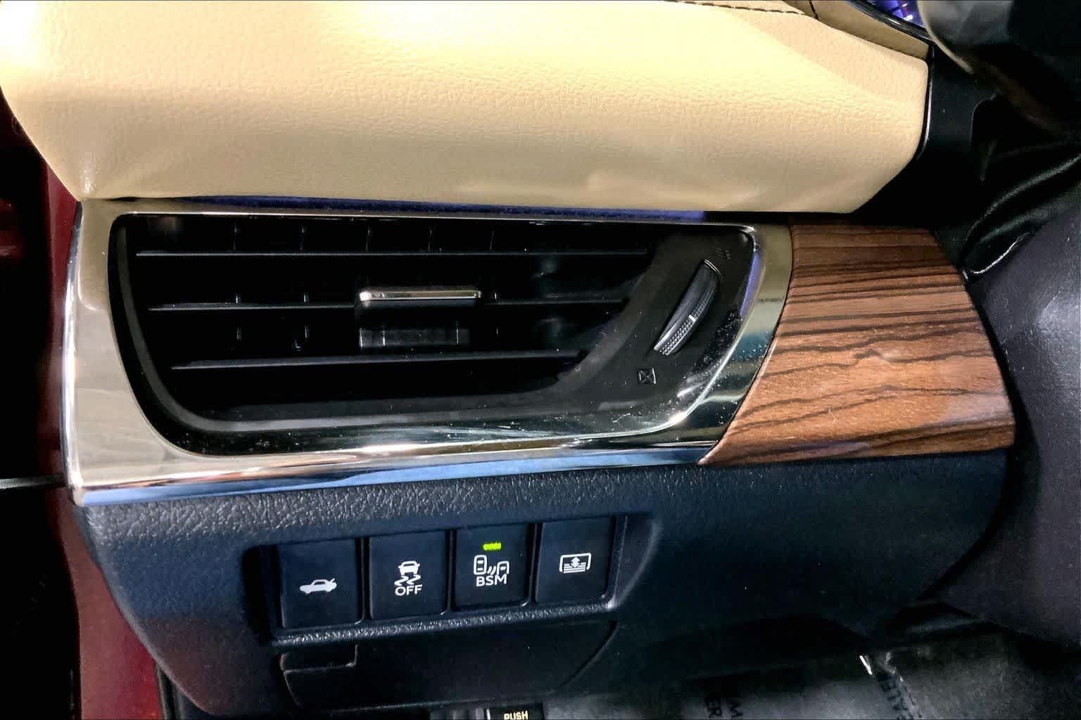 Used 2015 Toyota Avalon Limited FWD image 35