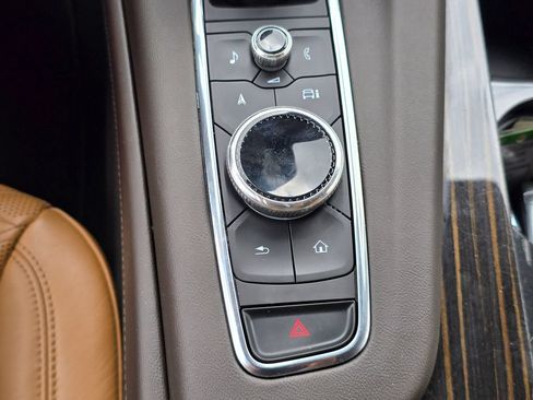 Used 2024 Cadillac Escalade Sport AWD/4WD image 31