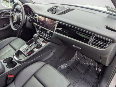 Certified 2025 Porsche Macan AWD/4WD image 26