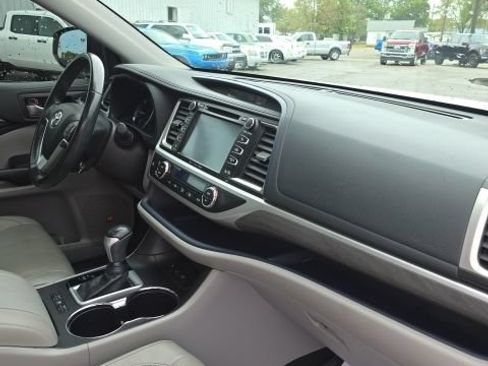 Used 2019 Toyota Highlander Limited w/ Protection Package #3 AWD/4WD image 35