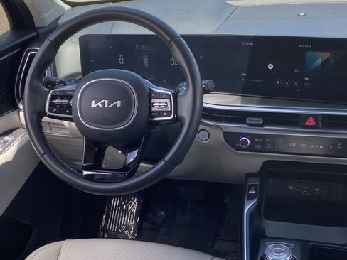 Certified 2025 Kia Sorento EX AWD/4WD image 11