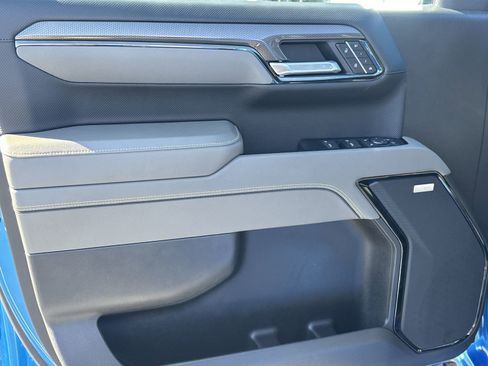 Used 2025 Chevrolet Silverado 1500 ZR2 w/ Technology Package image 14