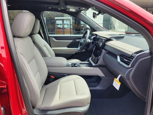 New 2026 GMC Acadia Elevation image 40