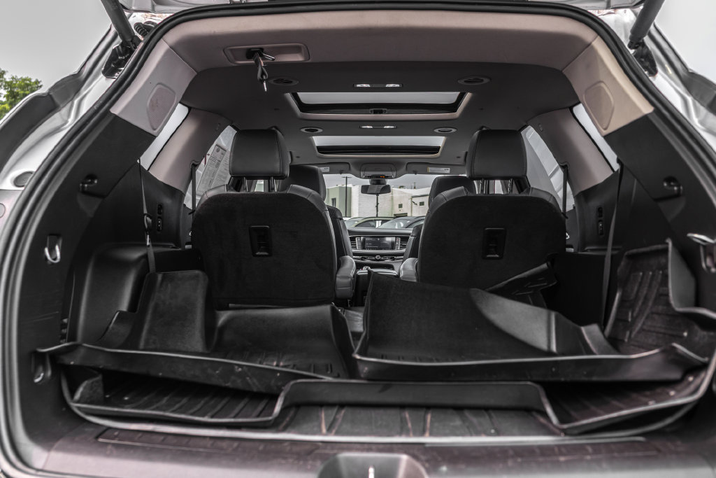 Used 2020 Buick Enclave Essence w/ Sound and Sites Package FWD image 31