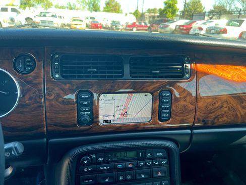 Used 2006 Jaguar XK8 Coupe image 36