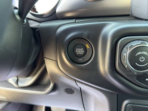 Used 2023 Jeep Gladiator Willys image 21