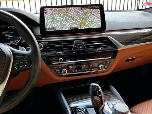 Used 2023 BMW 540i w/ Premium Package image 6