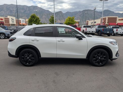 Used 2024 Honda HR-V Sport image 2