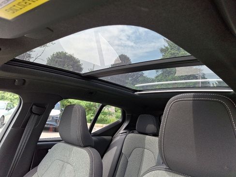 Certified 2025 Volvo XC40 B5 Core image 14