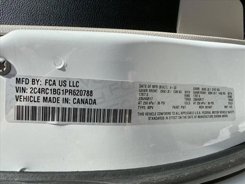 Used 2023 Chrysler Pacifica Touring-L FWD image 27