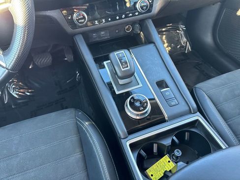 Used 2022 Mitsubishi Outlander SE image 40