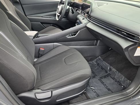 Certified 2025 Hyundai Elantra SEL FWD image 16