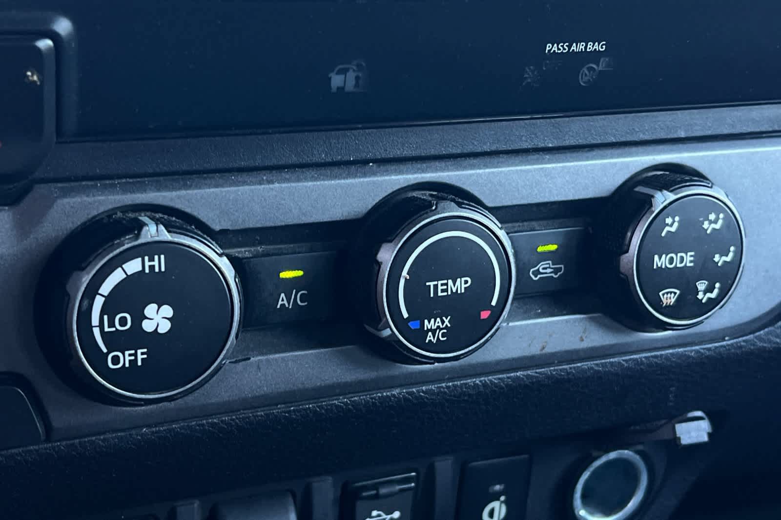 Used 2019 Toyota Tacoma TRD Off-Road w/ Technology Package AWD/4WD image 21