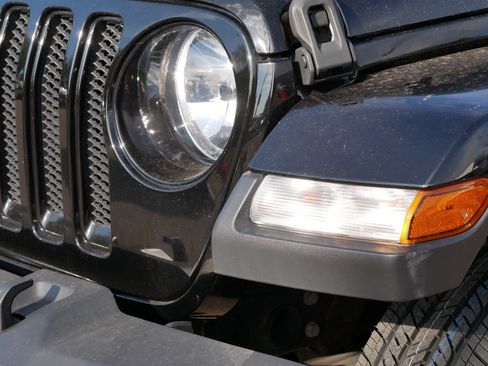 Used 2020 Jeep Wrangler Unlimited Sahara image 16