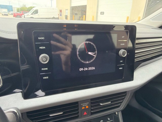 Used 2025 Volkswagen Jetta SE FWD image 22