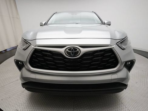 Used 2024 Toyota Highlander LE AWD/4WD image 21