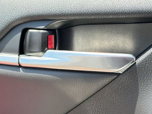 Used 2022 Toyota Camry XSE FWD image 8