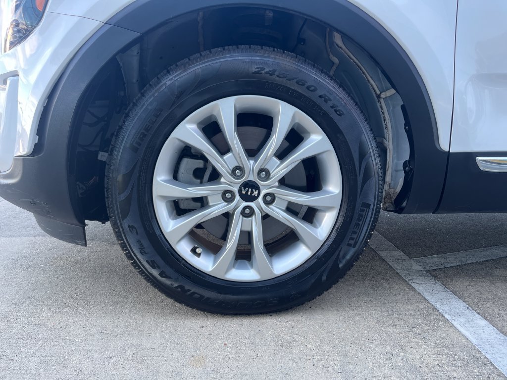 Used 2021 Kia Telluride LX FWD image 24