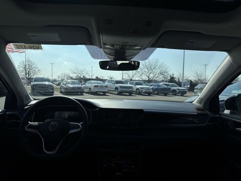 New 2026 Volkswagen Taos SE image 20