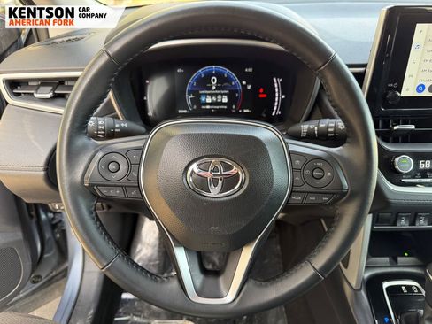Used 2025 Toyota Corolla Cross XLE image 18