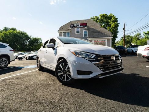 Used 2025 Nissan Versa SV w/ Trunk Package FWD image 1