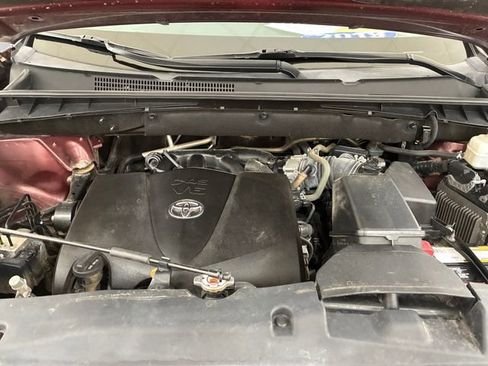 Used 2019 Toyota Highlander LE image 11