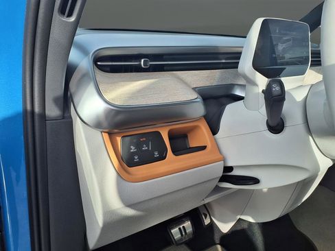 New 2025 Volkswagen ID. Buzz 1st Edition image 40