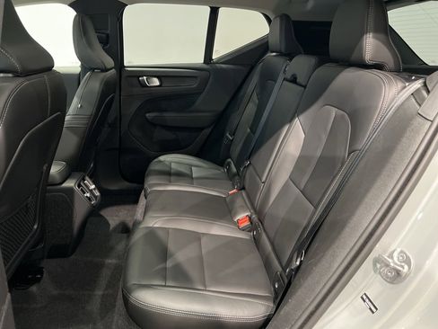 Used 2025 Volvo XC40 B5 Core image 27