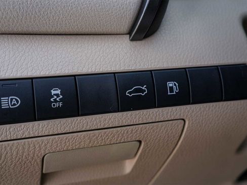 Used 2018 Toyota Camry L image 23