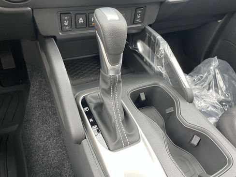 New 2025 Nissan Frontier SV w/ SV Convenience Package image 16