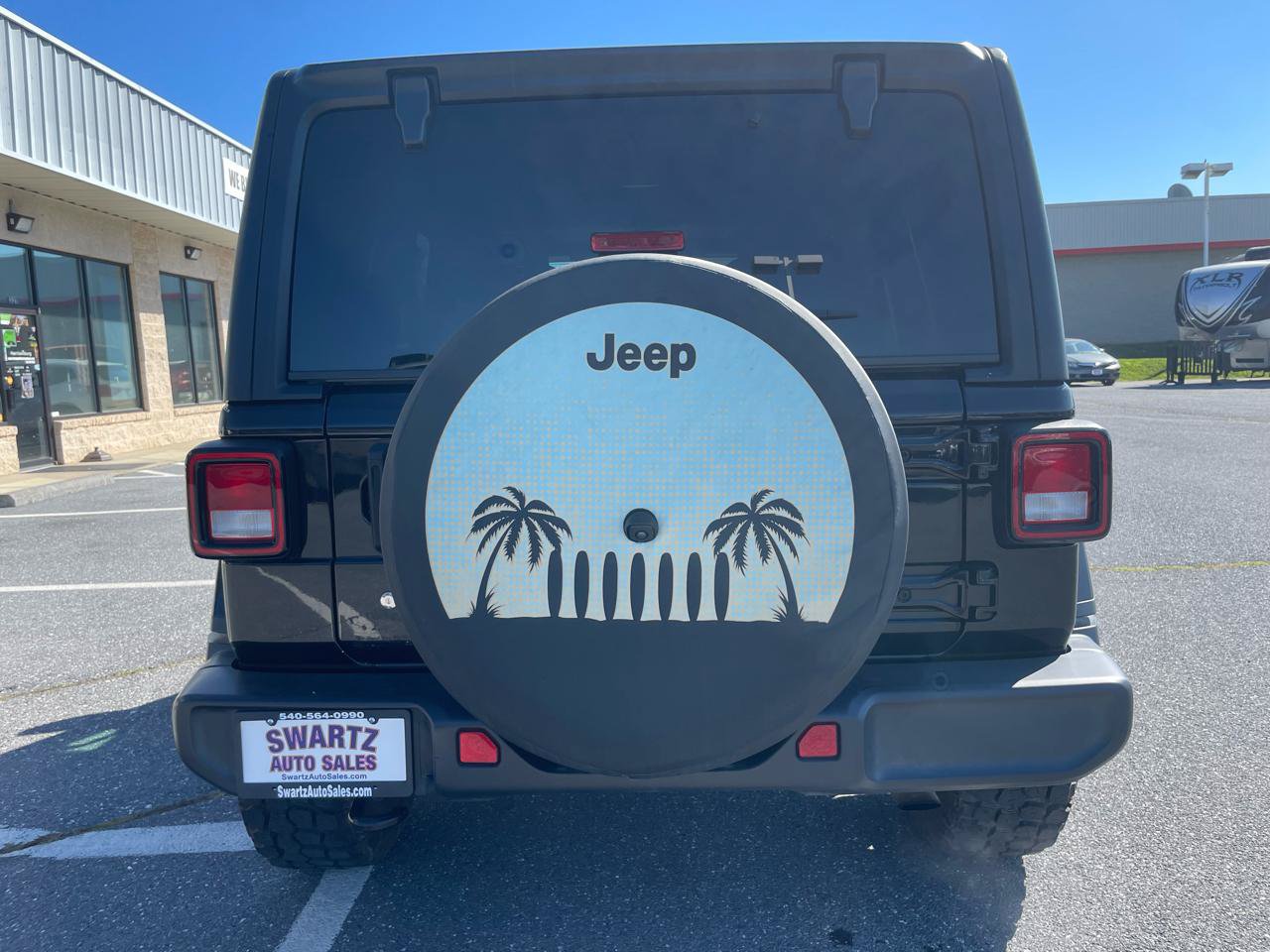 Used 2020 Jeep Wrangler Unlimited Sahara AWD/4WD image 4