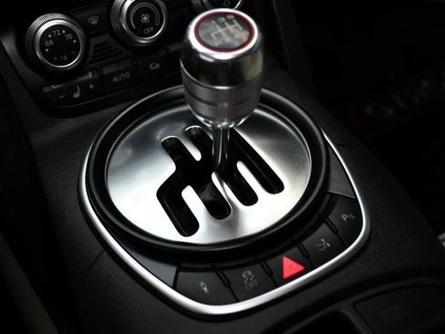 Used 2011 Audi R8 V10 image 43