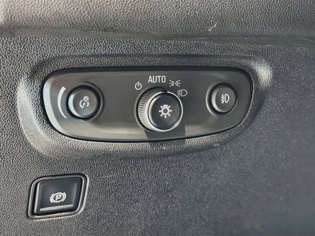 Used 2018 GMC Terrain SLT w/ Preferred Package FWD image 10