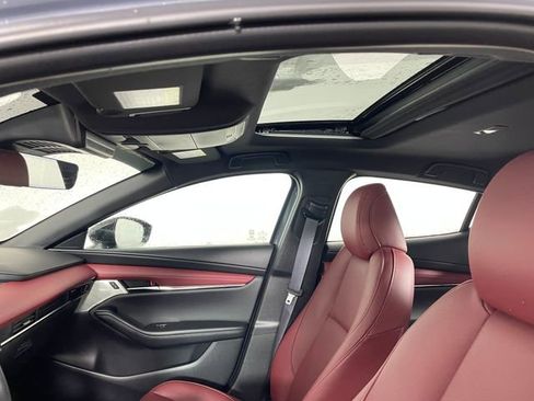 Certified 2025 MAZDA MAZDA3 Hatchback w/Premium Plus Pkg image 18