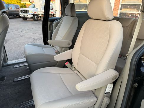 Used 2018 Kia Sedona L image 30