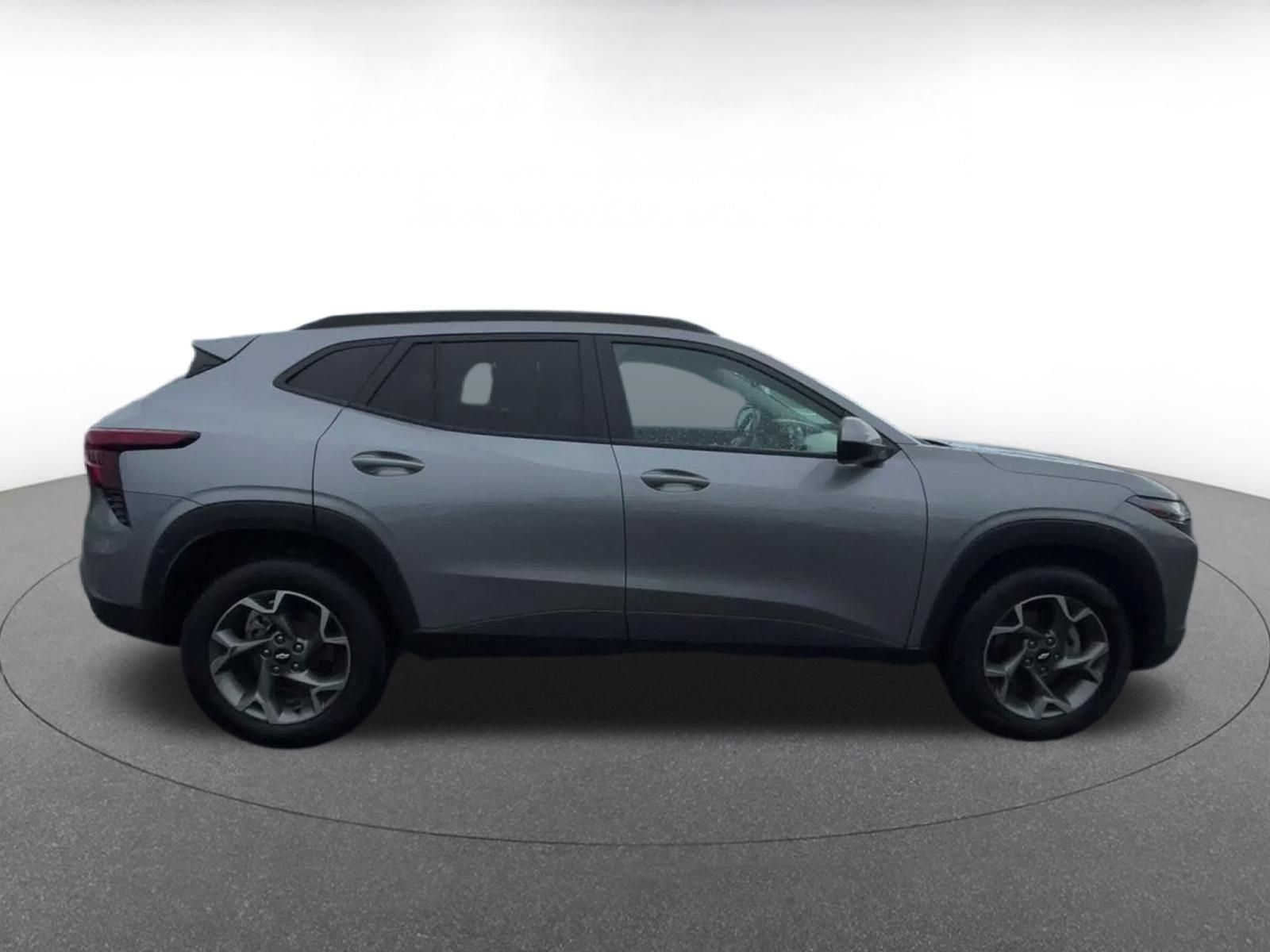 Used 2025 Chevrolet Trax LT w/ LT Convenience Package FWD image 15