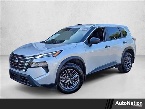 Used 2025 Nissan Rogue S image 1