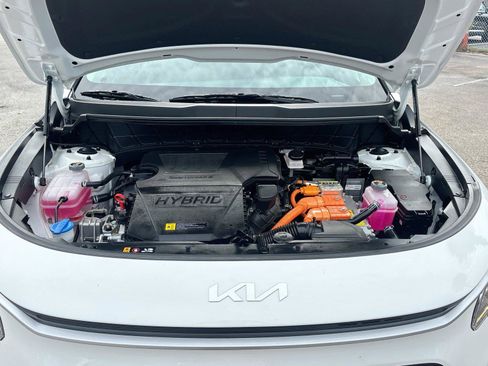 Used 2025 Kia Niro LX FWD image 27