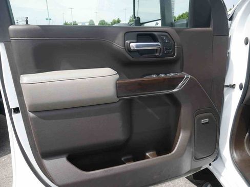 Used 2020 GMC Sierra 2500 SLT w/ Technology Package AWD/4WD image 30