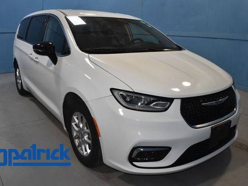 Used 2024 Chrysler Pacifica Touring-L FWD image 1