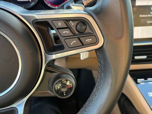 Used 2022 Porsche Cayenne Platinum Edition image 10