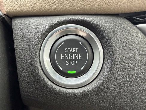 Used 2025 Cadillac XT4 Premium Luxury image 19