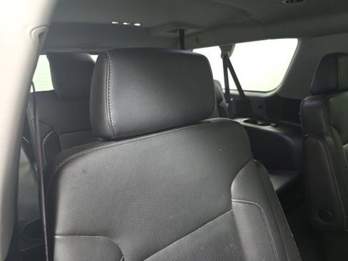 Used 2016 GMC Yukon XL SLT w/ Open Road Package AWD/4WD image 17