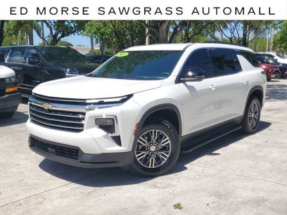 Used 2025 Chevrolet Traverse LT w/ Driver Confidence Package