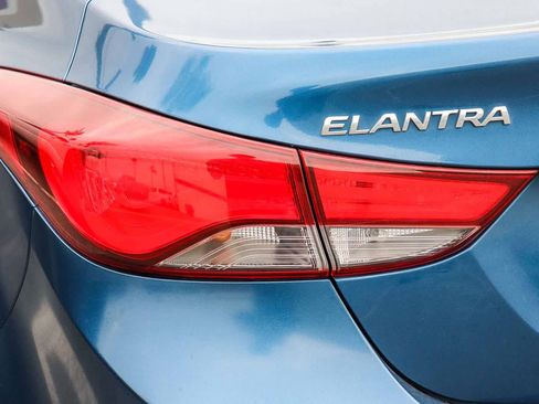 Used 2015 Hyundai Elantra SE image 5