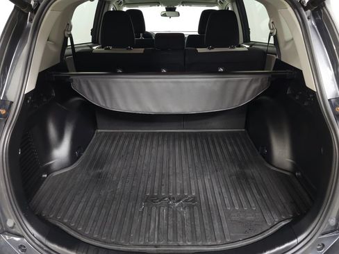Used 2018 Toyota RAV4 XLE AWD/4WD image 8