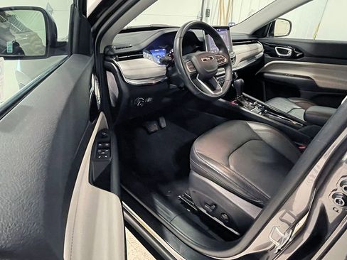 Used 2022 Jeep Compass Limited image 17