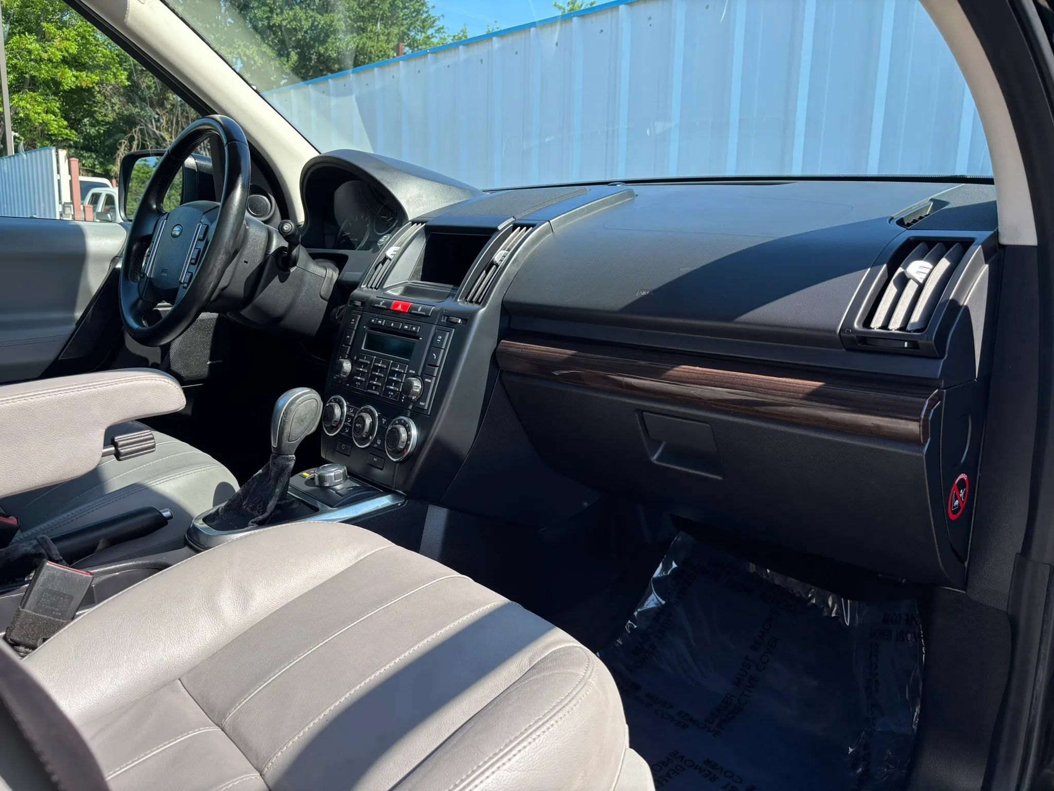 Used 2011 Land Rover LR2 HSE AWD/4WD image 19