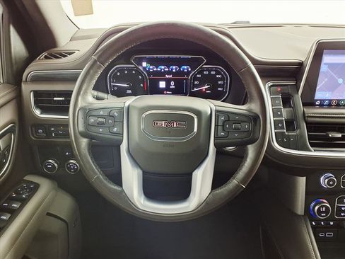 Used 2021 GMC Yukon XL SLT w/ SLT Premium Package image 16